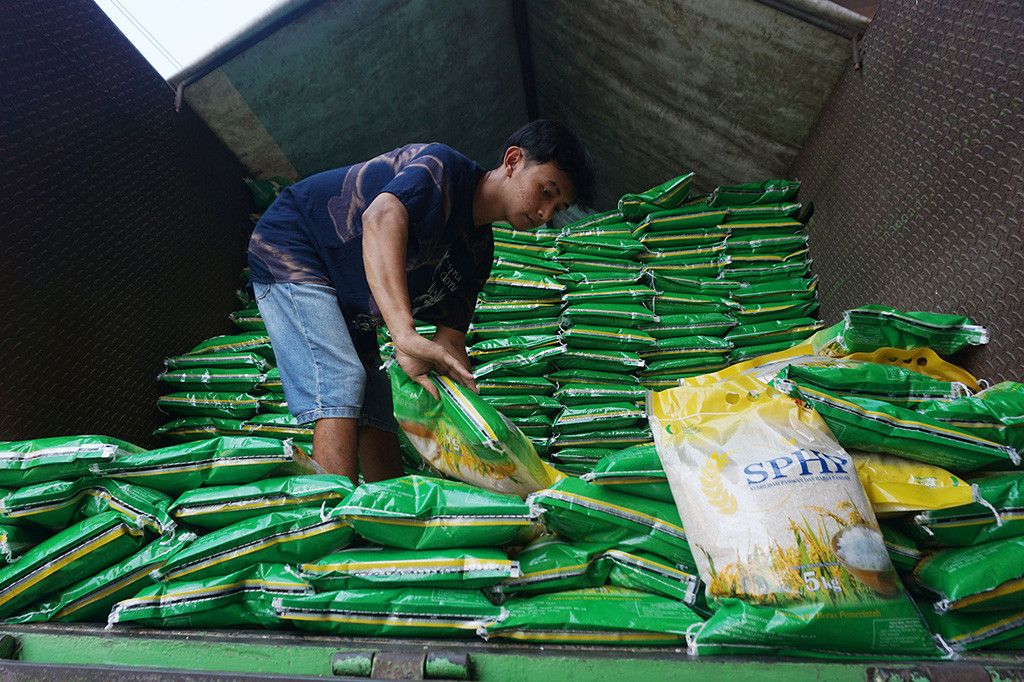 Menurut Pimpinan Cabang (Pinca) Bulog Banyumas Rasiwan ke-128 pengecer tersebut berada di 25 pasar tradisional yang tersebar di empat kabupaten. Yakni 69 pengecer di 9 pasar di Banyumas. Sedangkan di Cilacap ada 25 pengecer di 7 pasar. Kemudian di Purbalingga ada 24 pengecer di 4 pasar. Lalu Banjarnegara ada 10 pengecer di 5 pasar. Totalnya ada 128 pengecer di 25 pasar tradisional.