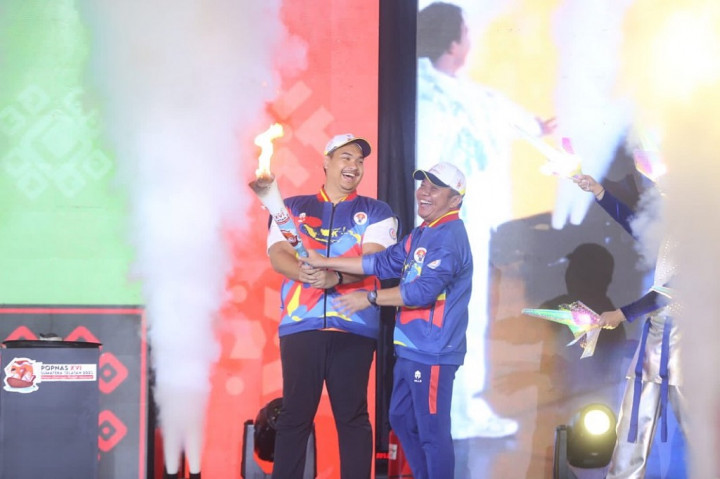 POPNAS XVI ini melibatkan lebih dari 7.000 atlet dan official dari 34 provinsi dengan mempertandingkan 22 cabang olahraga. Menteri Pemuda dan Olahraga RI, Dito Ariotedjo bersama Gubernur Sumsel Herman Deru membuka even olahraga itu yang ditandai dengan penyalaan obor dan defile kontingen di PSCC Palembang, Minggu, 27 Agusyus 2023 malam.