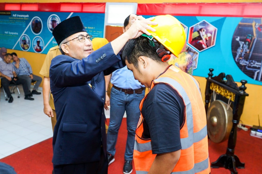 Pj Bupati Muba Apriyadi Mahmud mengatakan dengan adanya pelatihan dan penempatan tenaga kerja bersertifikasi BNSP ini, pihaknya berupaya bisa menekan angka kemiskinan dan mengurangi pengangguran.