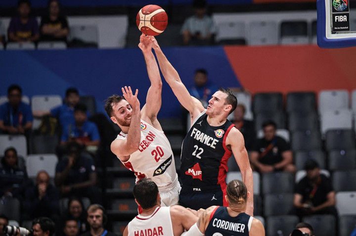Lebanon mampu menyulitkan Prancis gim ini. Prancis memulai kuarter pertama dengan jump shot Guerschon Yabusele. Wael Arakji dari kubu Lebanon lalu membalas dengan driving layup dan membuat skor sama kuat 2-2.