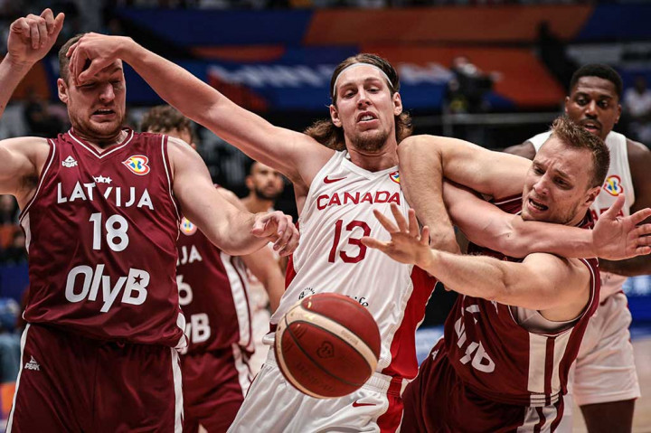 Memasuki babak kedua, Kanada melanjutkan momentumnya untuk memimpin jalannya laga. Fokus, ketenangan, dan pengalaman para pemain NBA dari tim Kanada tak terbendung untuk mencetak skor poin demi poin. Sebaliknya, para pemain Latvia seperti kehilangan akurasi dalam menembak dan lebih sering kehilangan bola di babak kedua.