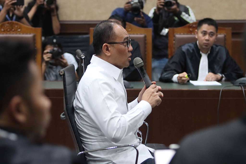 Wawan mengatakan gratifikasi tersebut diterima melalui PT Artha Mega Ekadhana, PT Cubes Consulting, PT Cahaya Kalbar, dan PT Krisna Bali International Cargo. Perusahaan-perusahaan tersebut didirikan Rafael Alun Trisambodo, dengan Ernie Meike Torondek menjabat sebagai komisaris sekaligus pemegang saham.