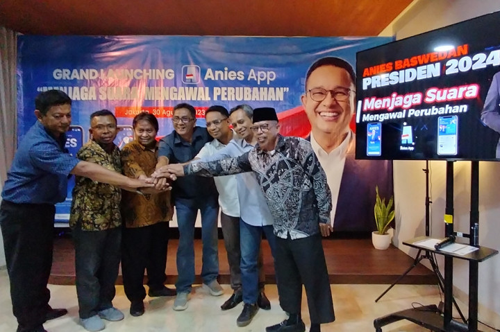 Terdapat sejumlah fitur yang dapat diakses oleh para relawan maupun pendukung. Pertama yakni fitur mengenal Anies yang memuat rekam jejak mantan gubernur DKI Jakarta itu testimoni ataupun berbagai macam penghargaan.