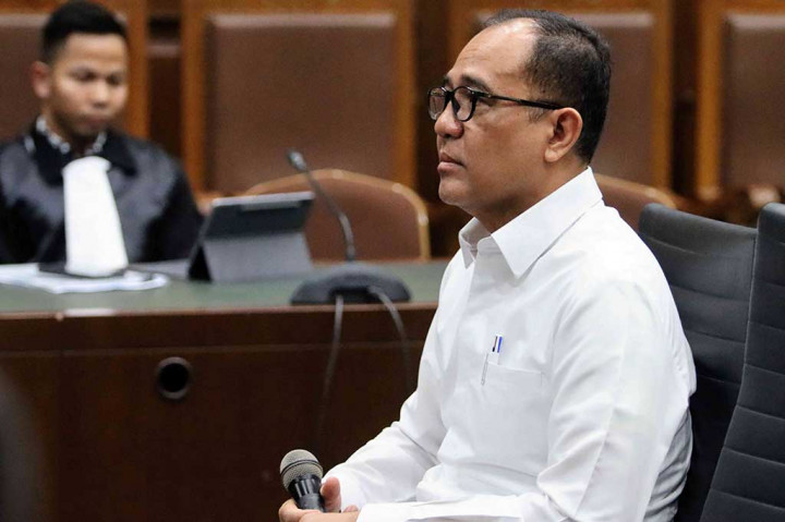 Jaksa Penuntut Umum (JPU) Komisi Pemberantasan Korupsi (KPK) mendakwa mantan pejabat Direktorat Jenderal Pajak (DJP) Kementerian Keuangan (Kemenkeu) Rafael Alun Trisambodo menerima gratifikasi senilai Rp 16,6 miliar.