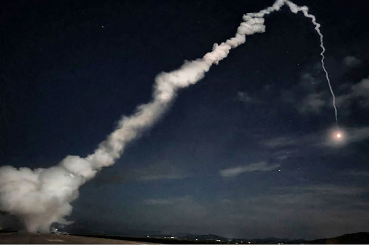 Kim Jong Un telah menyatakan Korea Utara sebagai negara dengan kekuatan nuklir yang tidak dapat diubah dan menyerukan peningkatan produksi senjata, termasuk senjata nuklir taktis. Ia juga menyerukan peningkatan angkatan laut Korea Utara, dengan mengatakan bahwa perairan negara tersebut penuh dengan bahaya perang nuklir, media pemerintah melaporkan pada hari Selasa.