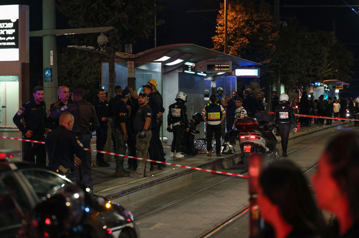 Petugas polisi Israel menembak mati seorang remaja Palestina yang menikam dan melukai seorang warga sipil di sebuah stasiun kereta ringan di Yerusalem pada Rabu, 30 Agustus 2023 malam. Ini adalah insiden terbaru di antara meningkatnya kekerasan dalam konflik Israel-Palestina.