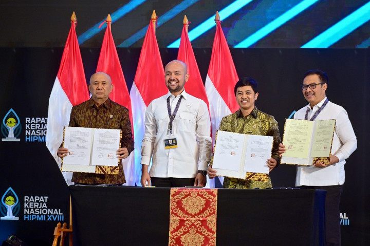 Presiden Jokowi meminta hilirisasi industri dengan menghentikan ekspor bahan mentah tetap dilanjutkan meski Indonesia kalah atas gugatan yang dilayangkan oleh Uni Eropa melalui Organisasi Perdagangan Dunia (World Trade Organization/WTO).