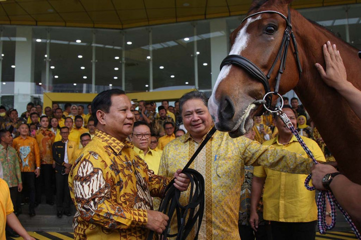 Ini adalah pertama kalinya Prabowo menyambangi Kantor DPP Partai Golkar, usai mendeklarasikan Koalisi Indonesia Maju. Yang mana koalisi ini adalah gabungan dari lima partai, yaitu Partai Golkar, Partai Gerindra, PAN, PKB dan PBB.