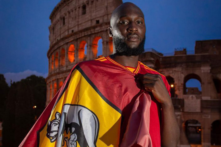 Pada musim lalu saat memperkuat Inter Milan dalam masa peminjaman, Lukaku telah mencetak 14 gol dan 7 assist dari 37 penampilan di semua kompetisi. Lukaku gagal mengulangi performa impresifnya pada musim 2020/2021 saat berseragam Nerazzurri seusai dibeli oleh Chelsea pada bursa transfer musim 2021/2022.