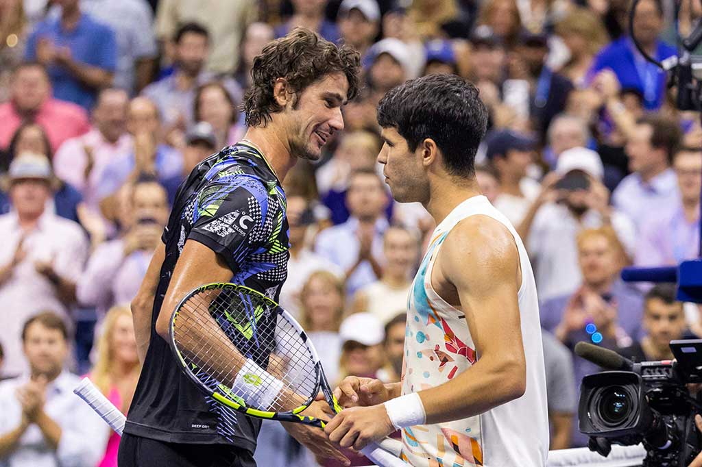 Alcaraz di babak kedua meraih kemenangan 6-3, 6-1, 7-6 (7/4) atas petenis Afrika Selatan Lloyd Harris.