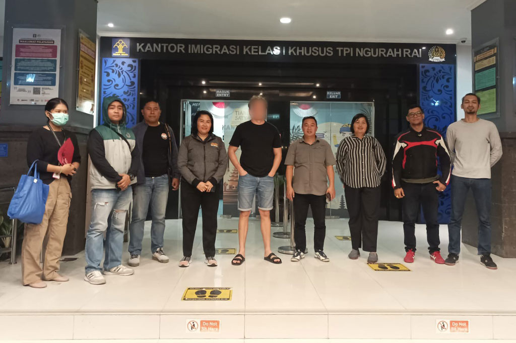 Buronan Interpol asal Rusia berhasil ditangkap petugas Kantor Imigrasi Ngurah Rai Bali saat sedang melakukan patroli terhadap orang asing, Jumat, 1 September 2023 dinihari. 