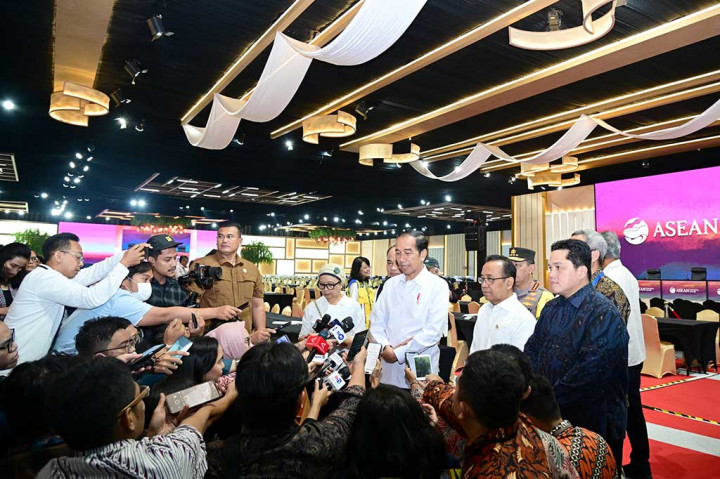 “Ya saya melihat persiapan sudah 99,99 persen siap kita melaksanakan ASEAN Summit dan ya kecil-kecil tadi yang perlu dirampungkan dalam sehari dua hari ini,” kata Presiden kepada awak media usai meninjau lokasi penyelenggaraan KTT ASEAN, pada Jumat, 1 September 2023.