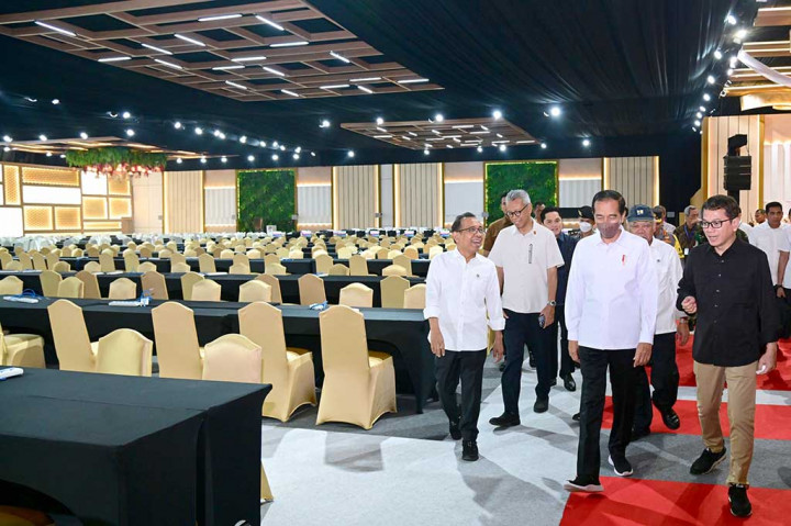 Selain itu, Retno juga mengonfirmasi bahwa sejumlah organisasi internasional akan turut hadir pada KTT ini. “Plus organisasi internasional yang menjadi mitra ASEAN yaitu PBB, Sekjen PBB akan hadir, plus akan hadir juga World Bank, IMF, kemudian World Economic Forum, tadi IORA, PIF. Jadi totalnya ada 22 negara plus 9 organisasi internasional,” lanjutnya.