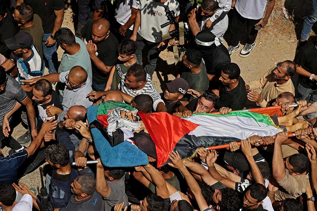 Kementerian mengatakan Abdul Rahim Fayez Ghannam, 36, ditembak oleh tembakan langsung pendudukan (Israel) di kepala di Desa Al-Aqaba di Tepi Barat utara.