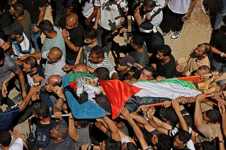 Kementerian mengatakan Abdul Rahim Fayez Ghannam, 36, ditembak oleh tembakan langsung pendudukan (Israel) di kepala di Desa Al-Aqaba di Tepi Barat utara.