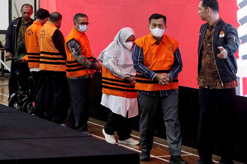 Penyidik KPK, Jumat, 1 September, menahan enam mantan anggota DPRD Provinsi Jambi yang ditetapkan sebagai tersangka dalam perkara dugaan suap 'ketok palu' pengesahan Rancangan Anggaran Pendapatan dan Belanja Daerah (RAPBD) Provinsi Jambi Tahun Anggaran 2017-2018.