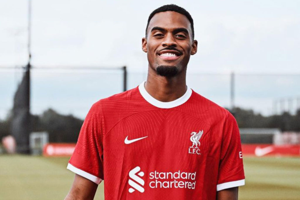 Gravenberch merupakan produk akademi Ajax, dan telah mencatatkan 103 penampilan untuk klub Amsterdam itu sebelum bergabung ke Bayern pada musim lalu.