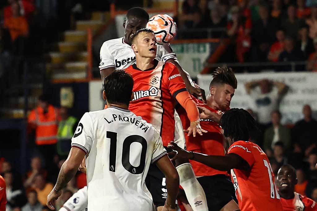 Gol kedua West Ham baru tercipta pada menit ke-85 lewat Kurt Zouma yang menyambar bola tendangan sudut James Ward-Prowse. Itu merupakan assist ketiga Ward-Prowse dari tiga penampilannya bersama West Ham.