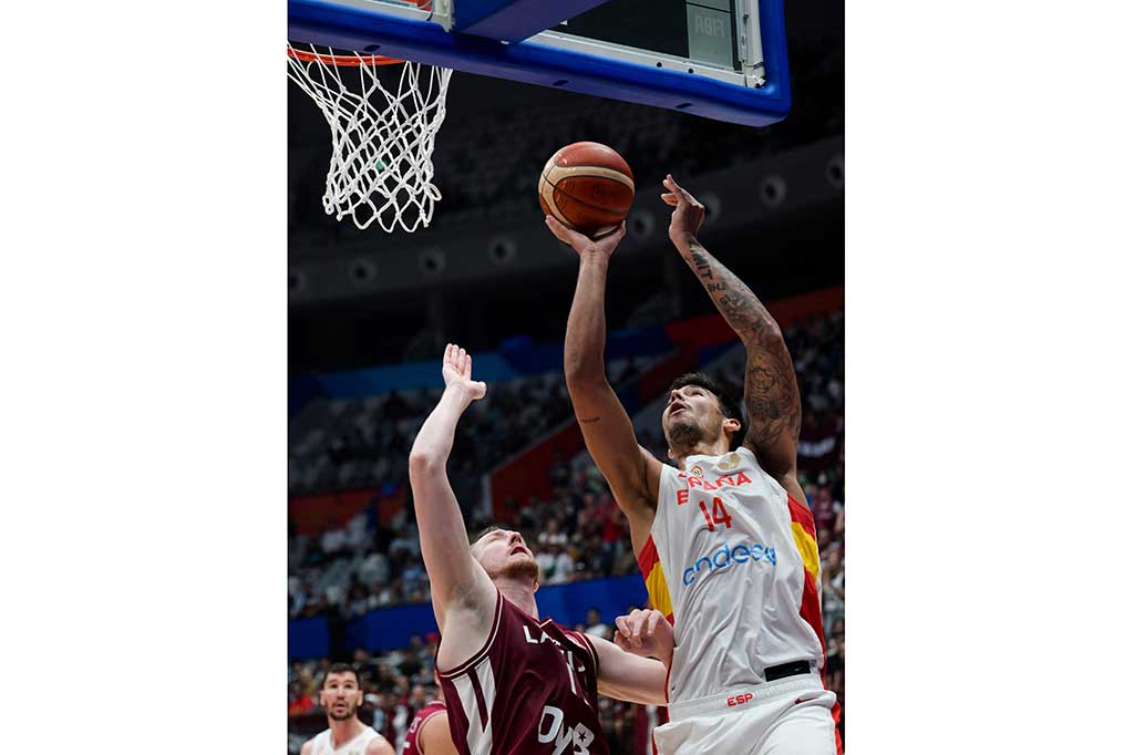 Sementara itu, dari kubu Spanyol penyumbang poin terbanyak adalah Dario Brizuela (11 poin), Willy Hernangomez (14 poin), dan Usman Garuba (11 poin).