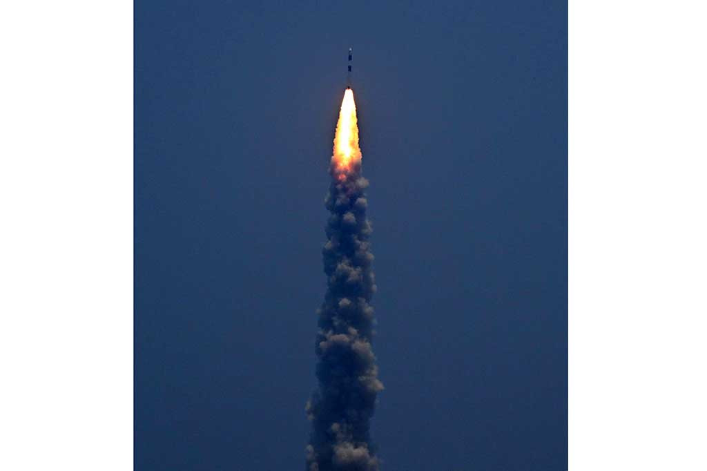 Misi tersebut membawa instrumen ilmiah untuk mengamati lapisan terluar Matahari dalam perjalanan empat bulan. Jika berhasil, misi terbaru dari Organisasi Penelitian Luar Angkasa India (ISRO) ini akan menjadi yang pertama dilakukan oleh negara Asia mana pun yang ditempatkan di orbit mengelilingi Matahari.