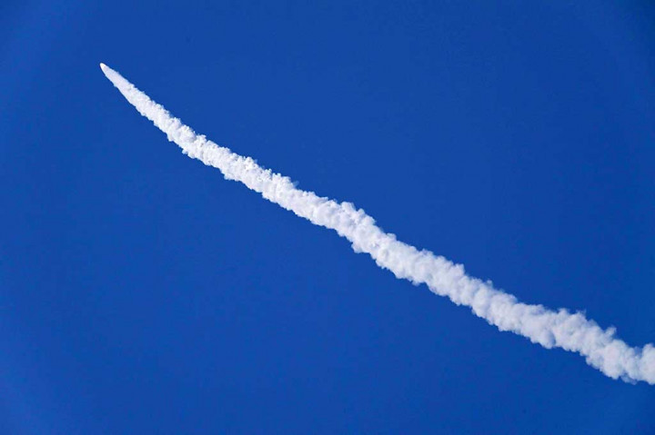 Aditya melakukan perjalanan dengan roket PSLV XL berbobot 320 ton rancangan ISRO yang telah menjadi andalan program luar angkasa India, yang mendukung peluncuran sebelumnya ke Bulan dan Mars. Misi ini juga bertujuan untuk menjelaskan dinamika beberapa fenomena matahari lainnya dengan pencitraan dan pengukuran partikel di atmosfer bagian atas Matahari.