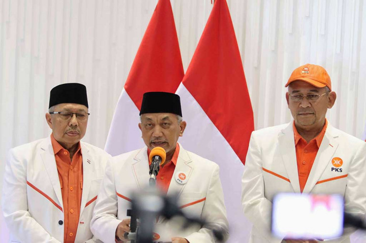 Presiden Partai Keadilan Sejahtera (PKS) Ahmad Syaiku menyampaikan permintaan maaf karena tidak bisa hadir di acara Deklarasi Anies Baswedan-Muhaimin Iskandar atau 'Amin' sebagai bakal capres dan cawapres Pemilu 2024 di Surabaya, Jawa Timur, Sabtu, 2 September 2023.