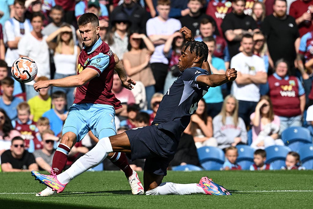 Tottenham Hotspur berpesta lima gol pada kemenangan dengan skor 5-2 di kandang Burnley, Stadion Turf Moor pada pekan keempat Liga Inggris, Sabtu, 2 September 2023.