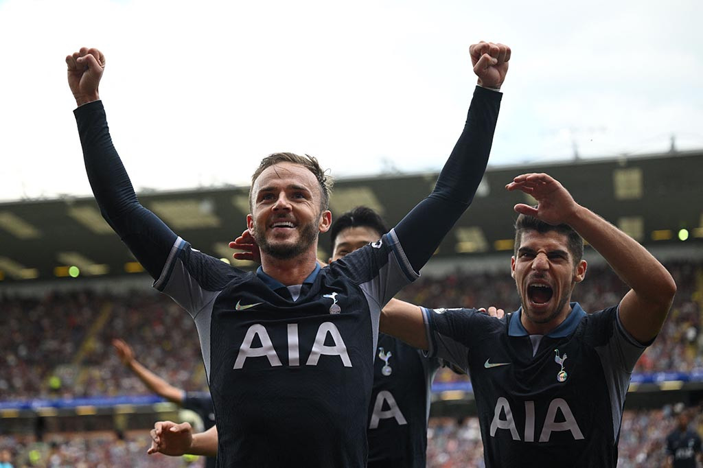 Setelah itu, pesta gol Spurs dimulai. Son yang pada tiga laga awal tampil kurang apik, pada laga ini mengamuk. Pada menit ke-63, kapten tim dan juga timnas Korea Selatan itu mencetak gol kedua setelah memanfaatkan umpan datar Manor Salomono. Spurs unggul 4-1.