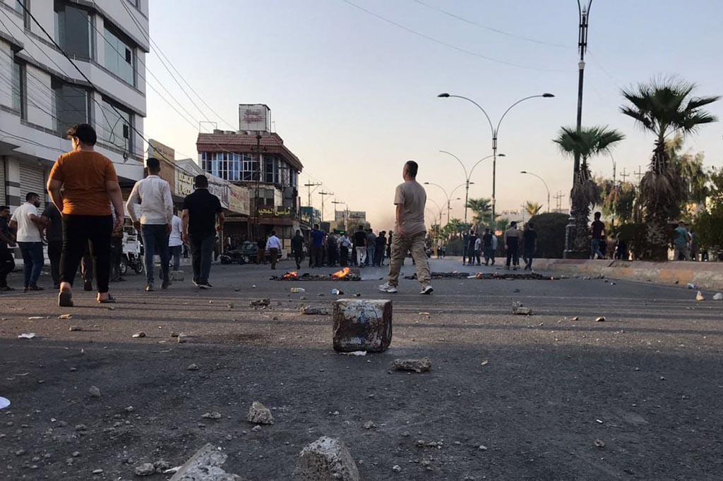 Setidaknya satu warga sipil tewas dan 12 orang terluka pada hari Sabtu, 2 September 2023, dalam protes di kota multi-etnis Irak, Kirkuk, ketika pihak berwenang memberlakukan jam malam setelah ketegangan selama berhari-hari.