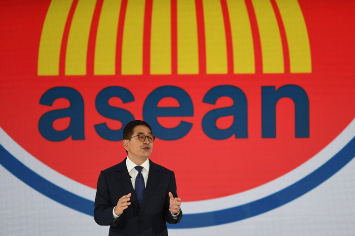 Arsjad seusai pembukaan ASEAN Business and Investment Summit (ABIS) di Jakarta, Minggu, 3 Septeber 2023, mengatakan pengembangan ekosistem kendaraan listrik itu sejalan dengan prioritas ASEAN dalam pengembangan energi berkelanjutan, termasuk transisi energi, efisiensi energi hingga carbon credit.