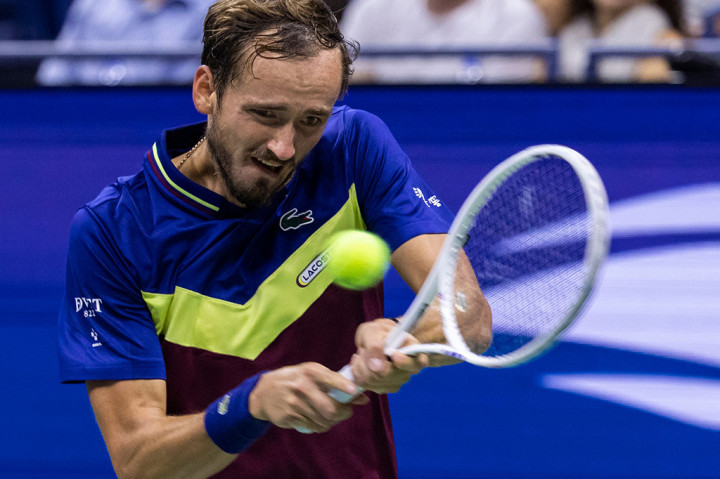 Daniil Medvedev melaju ke babak keempat AS Terbuka dengan kemenangan 6-2, 6-2, 7-6 (8/6) atas Sebastian Baez yang mengakhiri 12 kemenangan beruntun petenis Argentina itu.