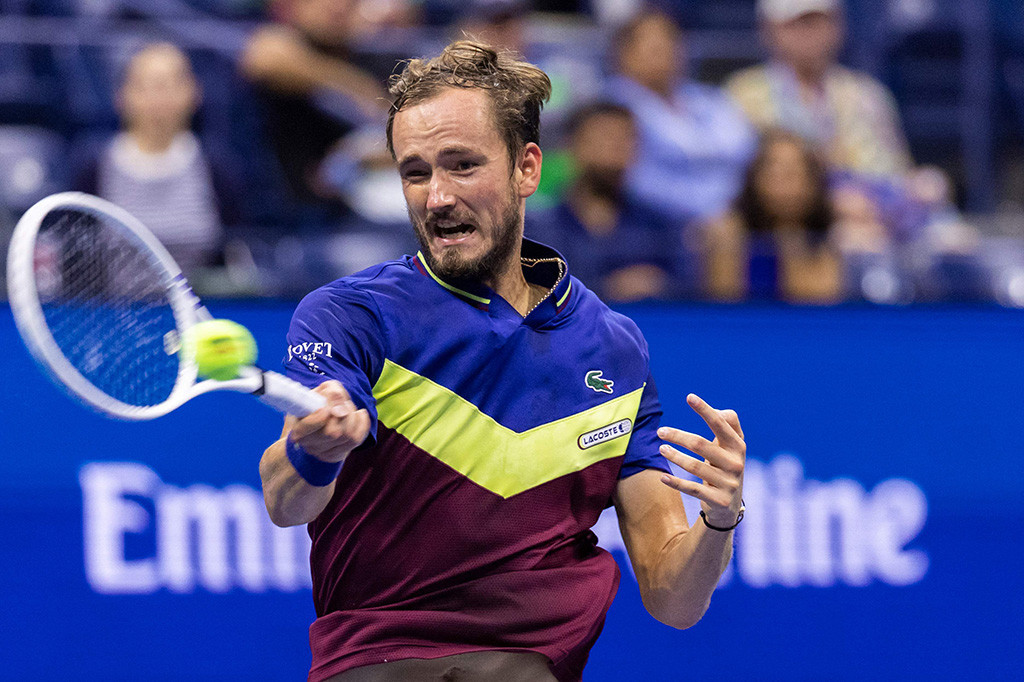 Unggulan ketiga dan juara 2021 Medvedev lolos ke minggu kedua di New York untuk tahun kelima berturut-turut dan akan melawan unggulan ke-13 dari Australia Alex de Minaur untuk mendapatkan tempat di perempat final.