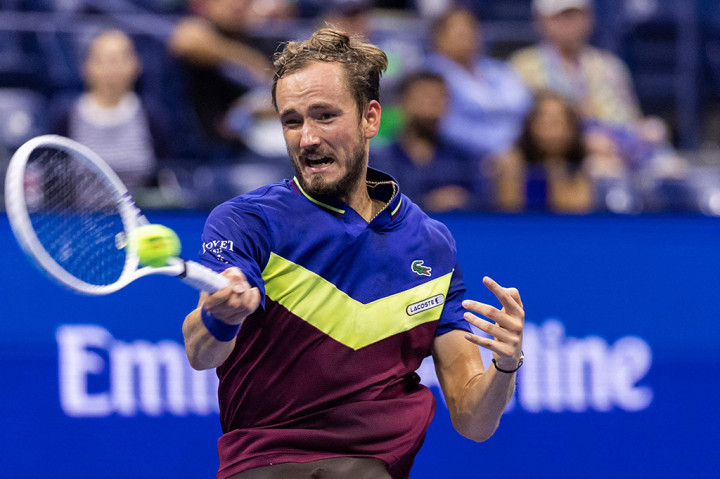 Unggulan ketiga dan juara 2021 Medvedev lolos ke minggu kedua di New York untuk tahun kelima berturut-turut dan akan melawan unggulan ke-13 dari Australia Alex de Minaur untuk mendapatkan tempat di perempat final.