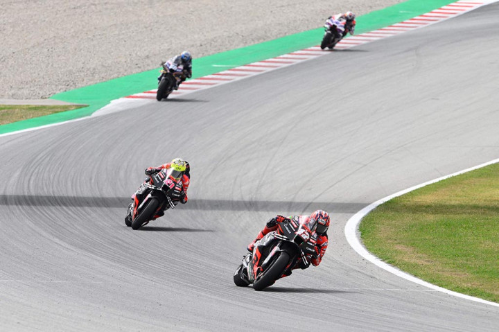 Pembalap Aprilia Racing Aleix Espargaro meraih akhir pekan yang nyaris sempurna di Sirkuit Barcelona-Catalunya, Spanyol, dengan menjuarai MotoGP Catalunya, Minggu, 3 September 2023.