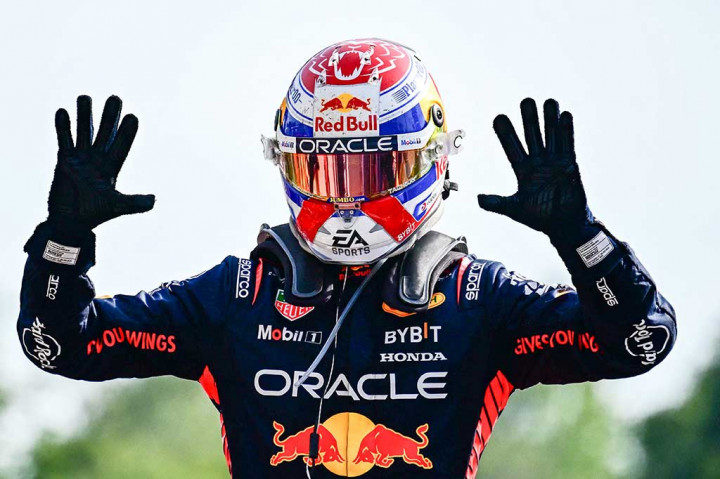 Pembalap Red Bull Max Verstappen mencetak rekor 10 kemenangan beruntun di Formula 1 setelah memenangkan Grand Prix Italia yang bergulir di Sirkuit Monza, Minggu, 3 September 2023.
