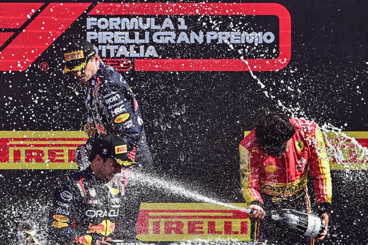 Dengan hasil tersebut, Verstappen masih memimpin klasemen kejuaraan sementara dengan 364 poin. Perez dan Fernando Alonso (Aston Martin) berada di belakangnya dengan masing-masing 219 dan 170 poin.