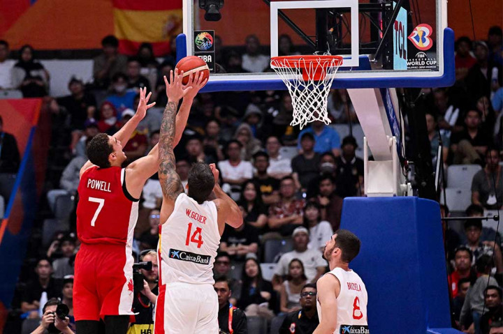 Seperti pada laga-laga sebelumnya, Kanada yang selalu tertinggal di awal, perlahan-lahan bisa mengejar poin dengan kematangan para pemainnya yang berpengalaman menghadapi tekanan. Maklum, Kanada mengandalkan tujuh pemain NBA yang sudah tidak asing lagi dengan permainan berintensitas tinggi.