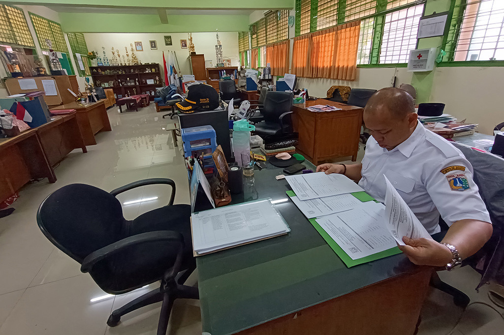 Pemberlakuan PJJ tersebut bertujuan untuk mengurangi kemacetan saat penyelenggaraan rangkaian KTT Ke-43 ASEAN di Jakarta. 