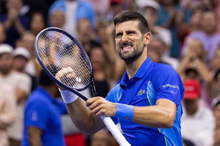 Djokovic sekarang akan menghadapi unggulan kesembilan dari Amerika Taylor Fritz pada hari Selasa untuk mendapatkan tempat di semifinal saat ia mengejar gelar Grand Slam ke-24 yang memperpanjang rekor.