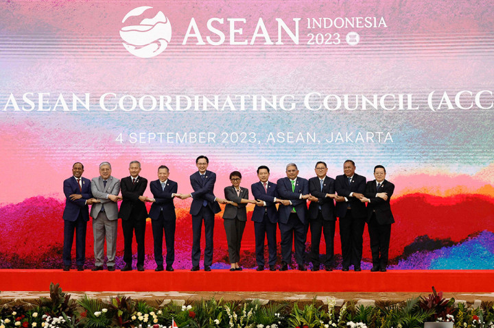 Dokumen tersebut harus meminta masukan dan persetujuan lintas pilar dari tiga Dewan Komunitas ASEAN, yaitu Dewan Masyarakat Politik Keamanan ASEAN (APSC), Dewan Masyarakat Ekonomi ASEAN (AEC), dan Dewan Masyarakat Sosial Budaya ASEAN (ASCC) sebelum diserahkan pada pemimpin ASEAN untuk disahkan dalam KTT ASEAN.
