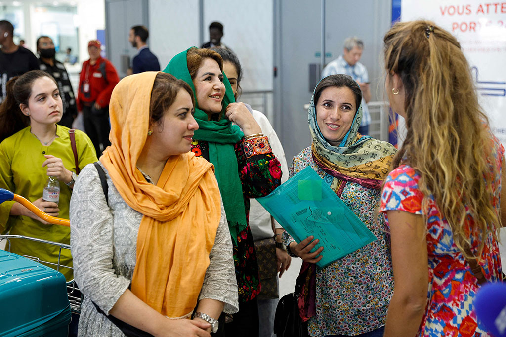 Dia juga mengatakan evakuasi semacam itu sangat mungkin dilakukan kembali terhadap perempuan Afghanistan lain yang memiliki profil dan masalah serupa. Kekerasan berbasis gender meningkat sejak Taliban berkuasa di Afghanistan pada Agustus 2021.