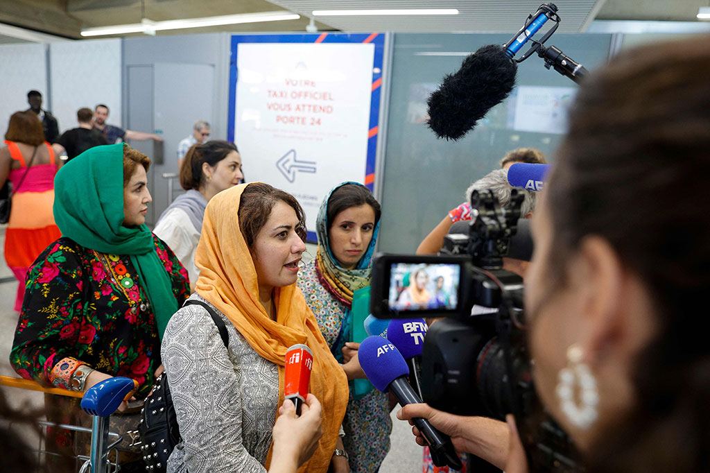 Menurut laporan Afghan Witness, ditemukan adanya 3.329 klaim pelanggaran hak asasi manusia. Para peneliti yang menggunakan data sumber terbuka mendokumentasikan 1.977 klaim pelanggaran HAM, di antaranya kasus pembunuhan, penahanan secara sewenang-wenang, dan penyiksaan sejak Januari tahun lalu.