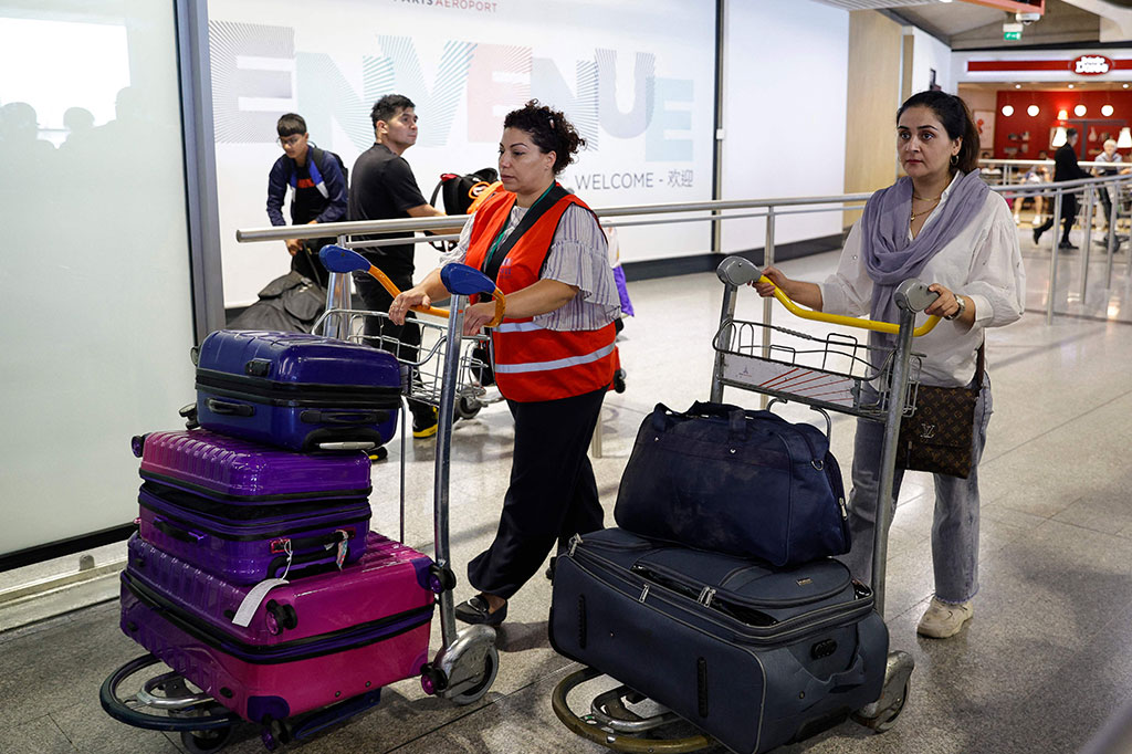 Laporan itu juga mencatat ratusan kasus mengenai perempuan yang dibunuh secara kejam. “Sejak Januari 2022, Afghan Witness telah mencatat laporan tentang perempuan yang dibunuh satu per satu, sering kali dalam keadaan kekerasan dan kebrutalan yang ekstrem,” demikian laporan itu dilansir Independent.