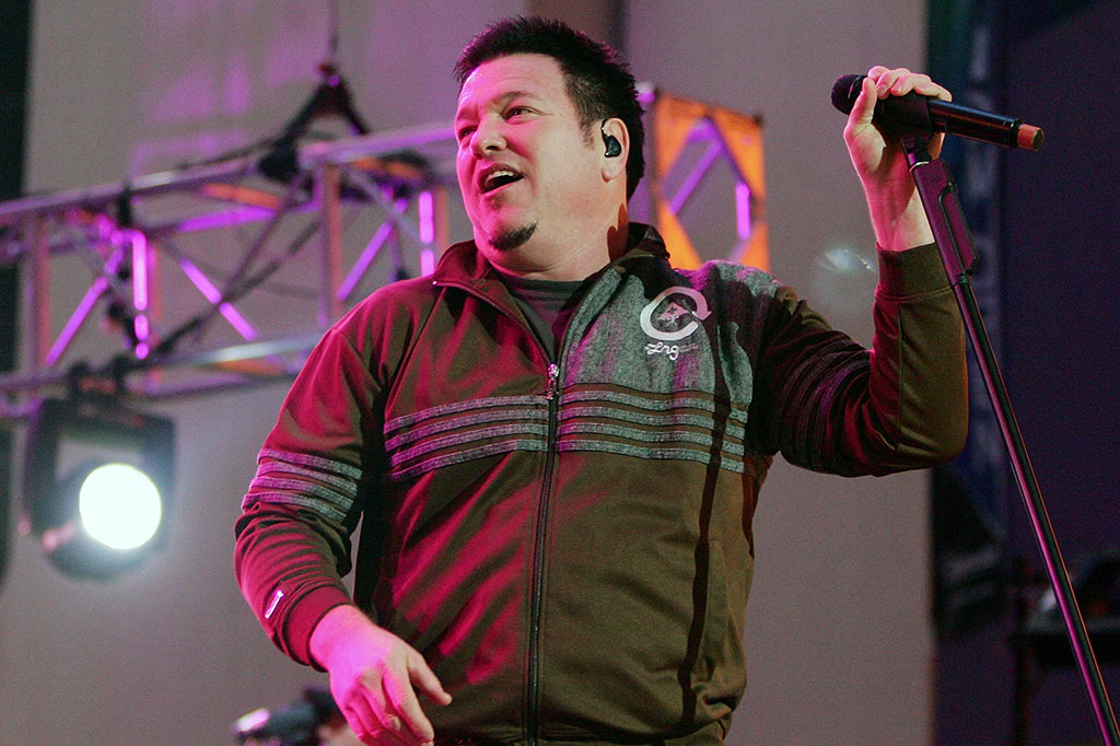 Steve Harwell, anggota pendiri dan mantan pemimpin band rock AS Smash Mouth, meninggal dunia Senin, 4 September 2023 pada usia 56 tahun. Smash Mouth terkenal dengan lagu hitnya 'All Star' dan 'Walkin' on the Sun'.