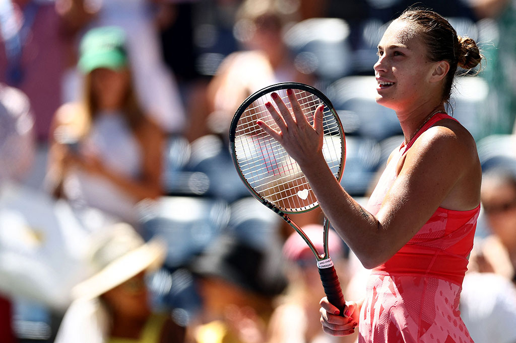 Pencapaian Sabalenka di US Open sekaligus mengamankan posisi peringkat pertama dunia untuk pekan depan, setelah beberapa pesaing terberatnya seperti Iga Swiatek (Polandia) dan Ons Jabeur (Tunisia) gagal melangkah lebih jauh di turnamen tersebut.