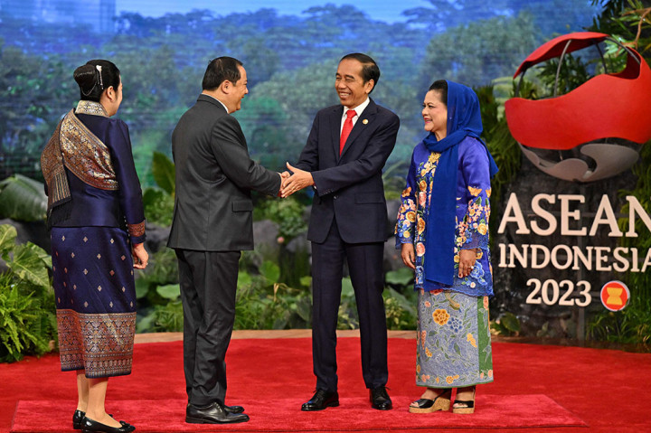 Secara berurutan, Perdana Menteri Laos Sonexay Siphandone, Perdana Menteri Kamboja Hun Manet, Sekretaris Jenderal Kementerian Luar Negeri Thailand Sarun Charoensuwan, Presiden Filipina Ferdinand Marcos Jr, dan Perdana Menteri Singapura Lee Hsien Loong tiba di venue KTT ASEAN.