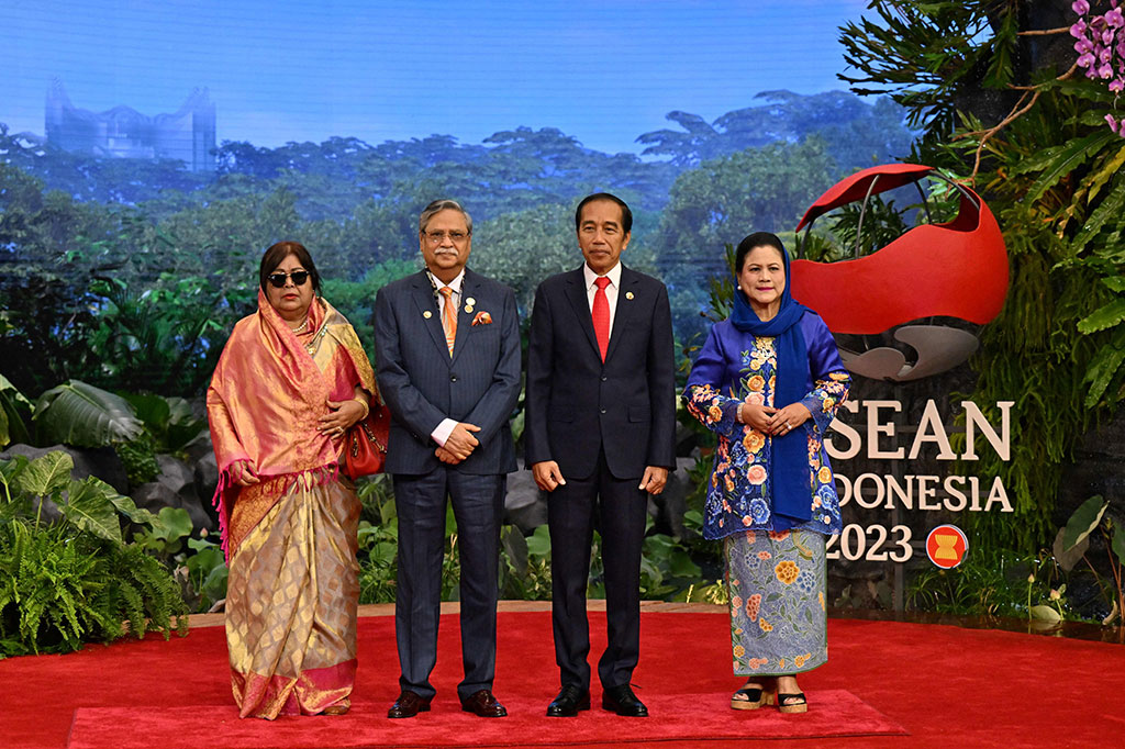 Indonesia juga mengundang Presiden Bangladesh Mohammed Shahabuddin selaku ketua Negara-Negara Lingkar Samudera Hindia (IORA) dan Perdana Menteri Kepulauan Cook Mark Brown sebagai ketua Forum Kepulauan Pasifik (PIF).