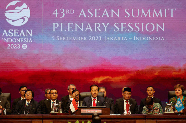 Menurut Jokowi, para pemimpin ASEAN telah sepakat untuk tidak mengizinkan kawasan Asia Tenggara dijadikan sebagai proxy bagi kekuatan mana pun, meskipun tantangan ke depan akan semakin berat dengan adanya perebutan pengaruh di antara kekuatan-kekuatan besar dunia.
