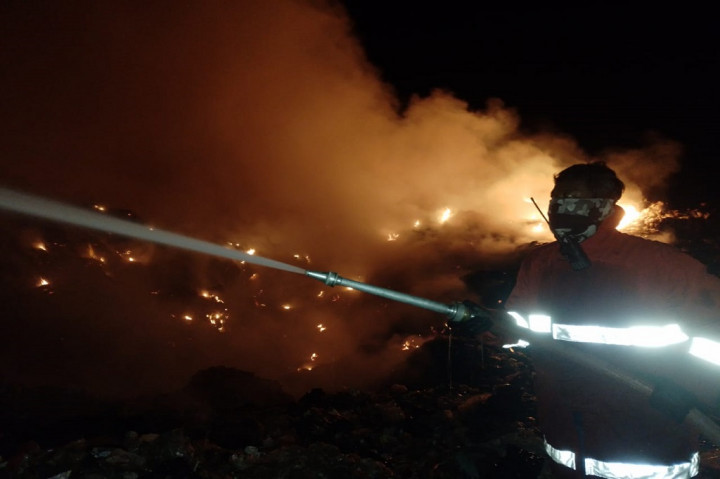 Tempat Pembuangan Akhir (TPA) Gunung Sadai Pilang yang merupakan tempat sampah di Kabupaten Belitung Provinsi Bangka Belitung (Babel) malam kemarin terbakar.