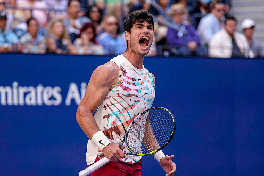 Petenis putra Carlos Alcaraz berhasil melenggang ke babak perempat final, Selasa, 5 September 2023 WIB.